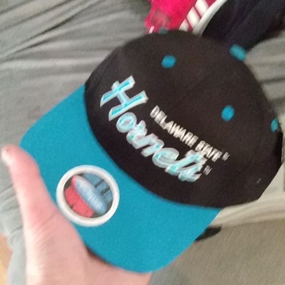 Vintage East Coast college sports snapbacks. - Picture 3 of 17